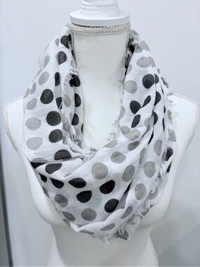 Women’s NWOT scarfs (3 in package)